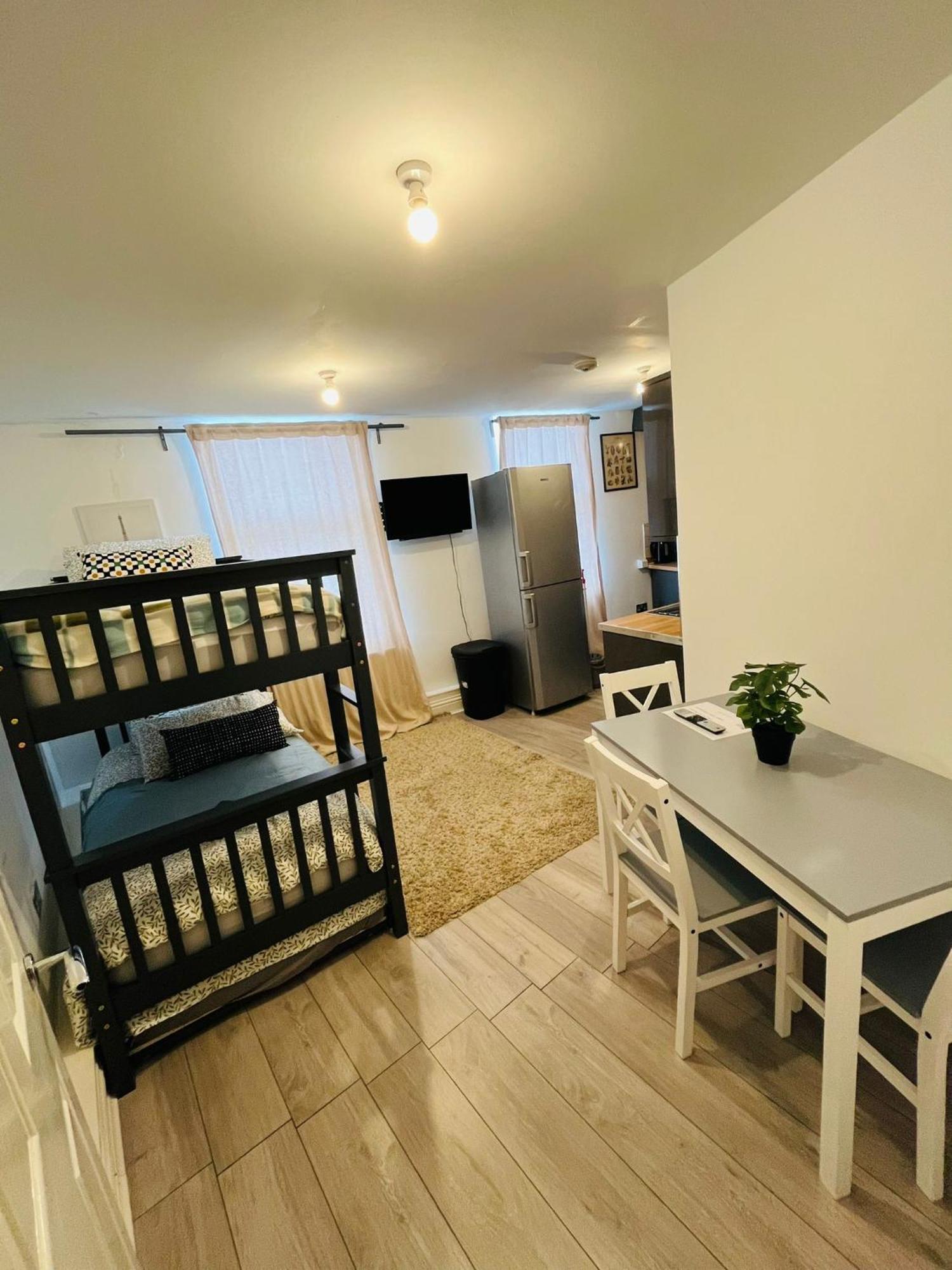 Willesden J Guest Home 4 London Ngoại thất bức ảnh